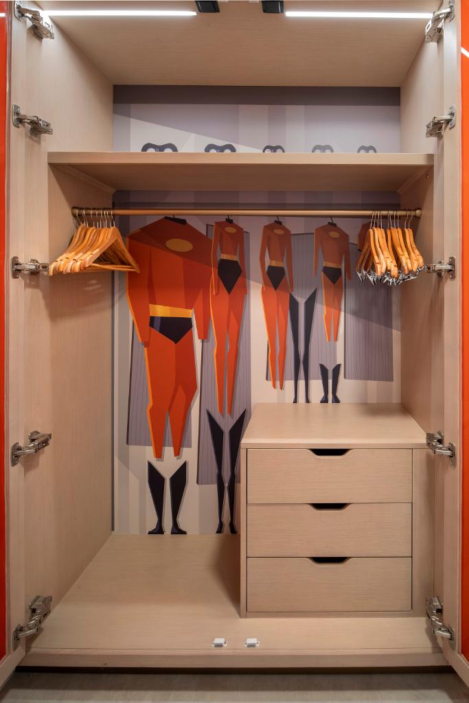 WaltDisneyWorld's tweet photo. Get a first look inside a reimagined guest room at Disney’s Contemporary Resort! These rooms blend a sleek Monorail motif with favorite characters from Pixar Animation Studios’ Incredibles films. Get the details on the Disney Parks Blog: https://t.co/AgSjem454l https://t.co/YX1YU8DTIY