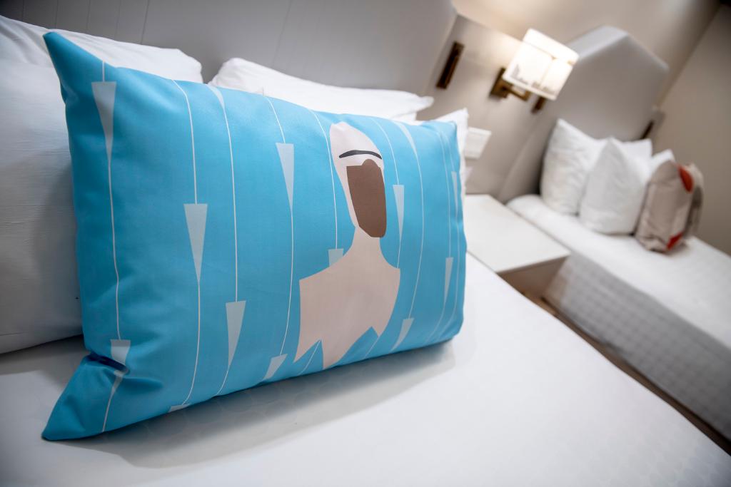WaltDisneyWorld's tweet photo. Get a first look inside a reimagined guest room at Disney’s Contemporary Resort! These rooms blend a sleek Monorail motif with favorite characters from Pixar Animation Studios’ Incredibles films. Get the details on the Disney Parks Blog: https://t.co/AgSjem454l https://t.co/YX1YU8DTIY