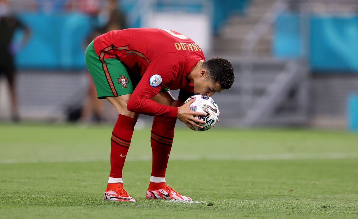 NoodleHairCR7's tweet photo. 7 penalties missed at the Euros so far

Meanwhile Cristiano Ronaldo has scored all 3 of his 3 ⚽⚽⚽

Penalties aren't easy, Cristiano makes them look easy 🐐 https://t.co/9SFzNqUK8G