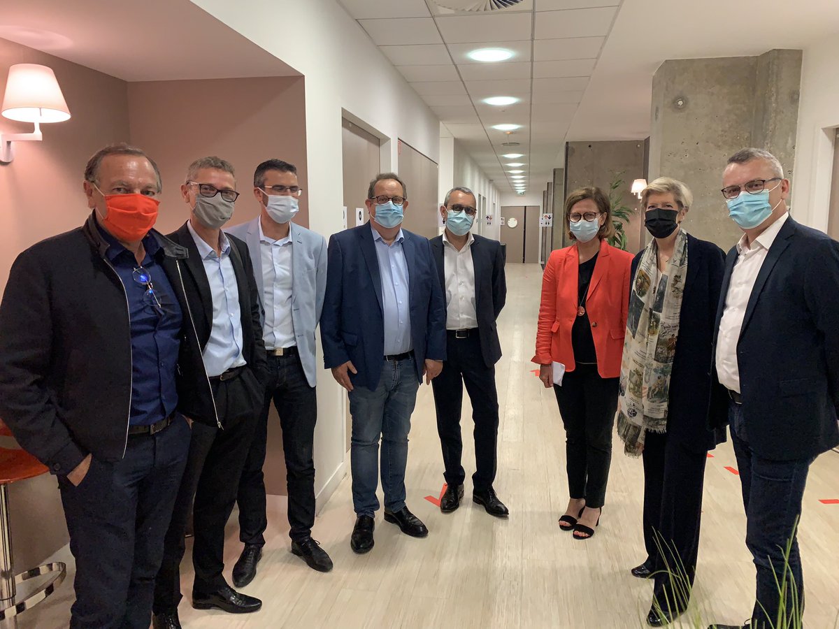 fabiennedulac's tweet photo. Heureuse de lancer les Unités Services Clients @Orange_France, essentielles à notre stratégie de différentiation et d’excellence dans la relation clients. Merci pour la mobilisation sans faille du collectif, sur tous les territoires !  #engagement #fierté @micheljumeau https://t.co/hEP9pj9Jjo