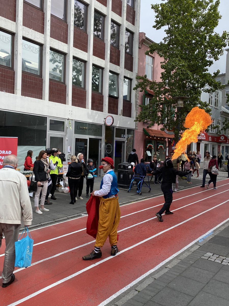 Götuhátíð á Laugavegi í tilefni 50 rampa sem hafa verið gerðir í miðborginni til að gera borgina aðgengilegri öllum🙌  cc, <a href="/rampur/">Ghost</a>