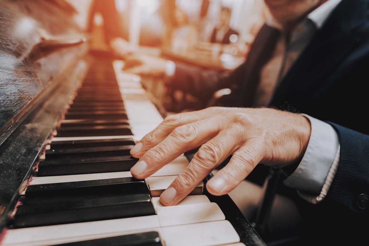 After your National WWII Museum, head to BB’s Stage Door Canteen for a fun performance of wartime piano music on June 26, from 4:00 pm - 4:45 pm. 

#HigginsHotel #NewOrleans