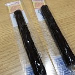 賞味期限が2018年のペンシルカルパス!真っ黒になっていて食べ物ではないような見た目に!