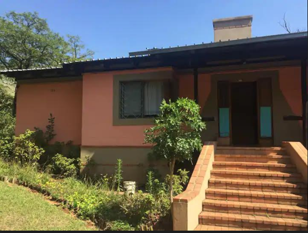 LuyandaShongwe's tweet photo. Hi all!

Beautiful 2 bedroom, 2.5 bathroom home for rent. 

House includes: living room and open plan kitchen. study area, pantry, and a spacious yard with river access for a swim.

Pine Valley. E8500 p/m + 1 month deposit

DM if you're interested!
#TiniTwitter #eSwatini https://t.co/0VwU1xFlzl