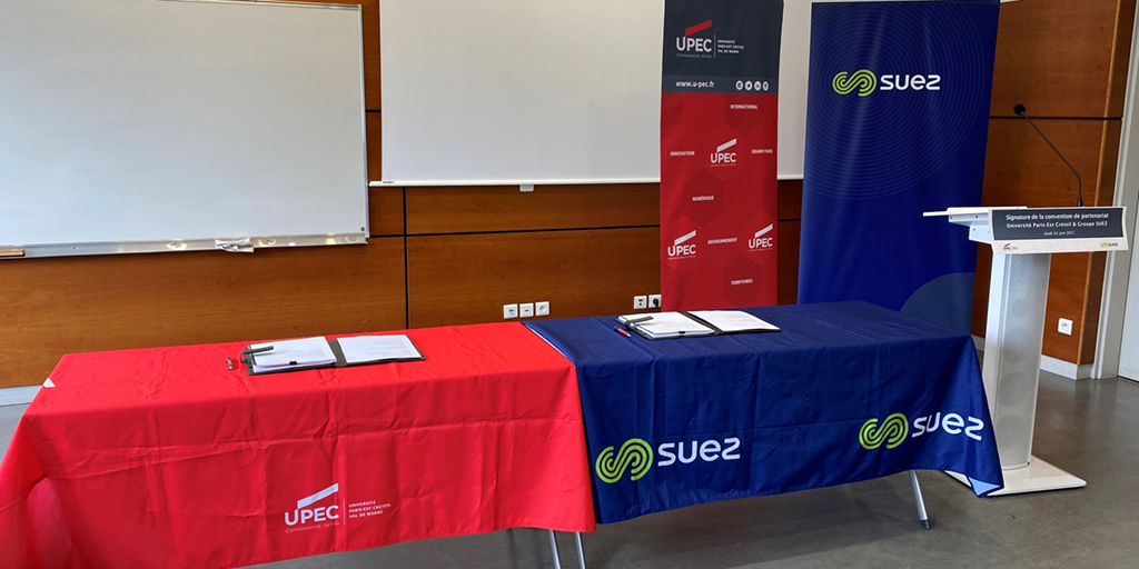 UPECactus's tweet photo. Bienvenue au groupe @suezFR, présent aujourd'hui à l'#UPEC pour le renouvellement de notre partenariat en faveur de l'accompagnement et l'#insertionpro de nos #EtudiantsUPEC 👩‍🎓👨‍🎓  

#PartenairesUPEC #EntrepreneuriatEtudiant #Professionnalisation https://t.co/vLrTGcUSSn