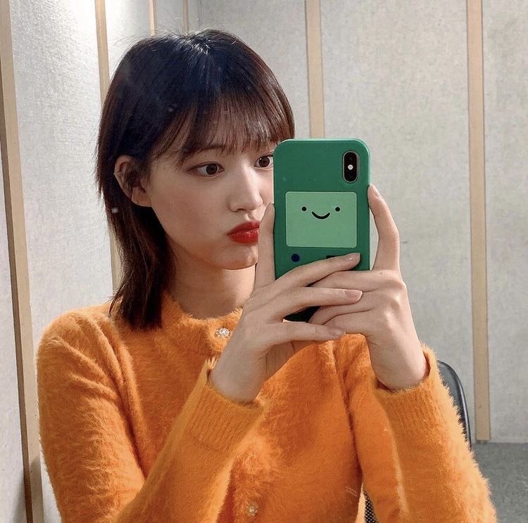 brightly colored sweaters are just haerim’s thing... i don’t make the rules, i just have to follow them 🤷‍♀️
#위키미키 #엘리 #elly #WekiMeki #정해림