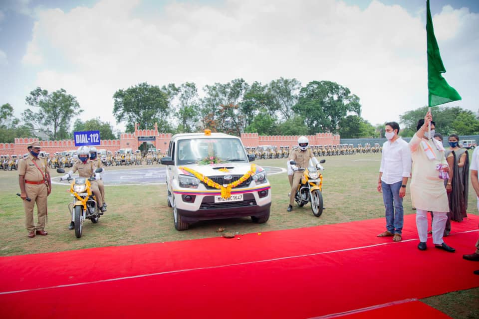 BEEDPOLICE's tweet photo. बीड  जिल्हा पोलिस दलासाठी खरेदी केलेल्या 151 मोटारसायकल, स्कॉर्पिओ, डायल 112 यांसह एकूण 165 
वाहनांचे सोमवारी  लोकार्पण करण्यात आले. ही सर्व वाहने बीड जिल्हा पोलिस दलास अधिक सक्षम व दक्ष करण्यात निश्चितच उपयोगी पडतील. 
#Beedpolice #maharashtrapolice #pinkmobile #StaySafe https://t.co/Atx9E2jWuN