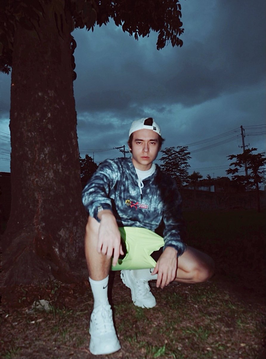 jmsnblake's tweet image. The gray-eyed morn smiles on the frowning night,
Checkering the eastern clouds with streaks of light. - W.S.
#BumEquipment #SkechersPH