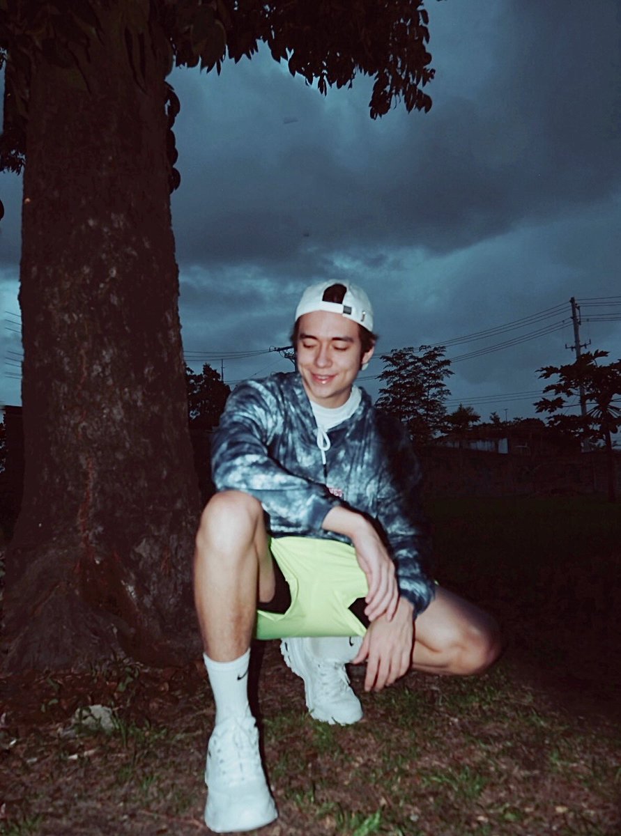 jmsnblake's tweet image. The gray-eyed morn smiles on the frowning night,
Checkering the eastern clouds with streaks of light. - W.S.
#BumEquipment #SkechersPH
