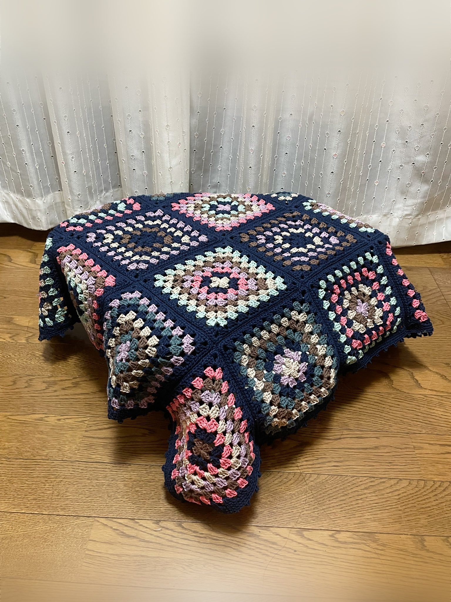 Akari A かぎ針編みのトイピアノカバーが完成しました 定番のグラニースクエアという編み 方で レトロかわいいデザインにしました 縁編みはピコットがぽこぽこついています T Co 9yt7gk5sp0 Twitter