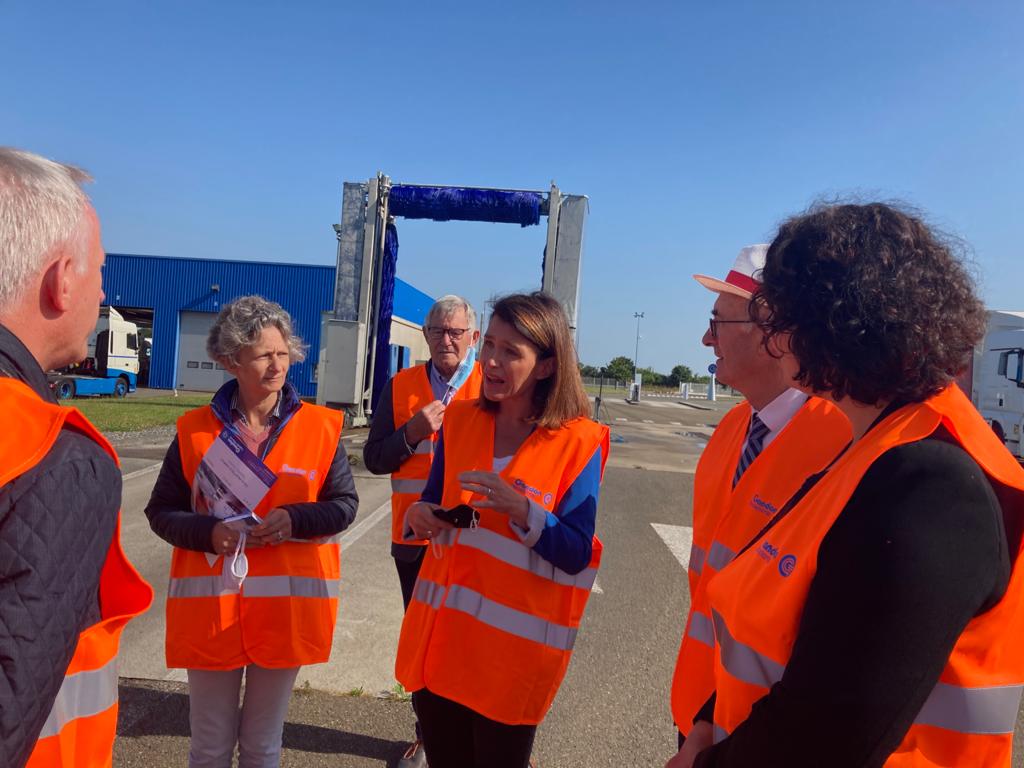 Brodin_Jones's tweet photo. 2/3 Le routes : priorité pour le #NordMayenne, territoire éloigné des grands axes. @lamayenne a pris en charge 15% du financement du contournement, faisant baisser la participation de #MayenneCommunauté à 10%. Les @paysdelaloire ont aussi ajouté 5% supplémentaires. Partenaires ! https://t.co/pHIvpuYyrS