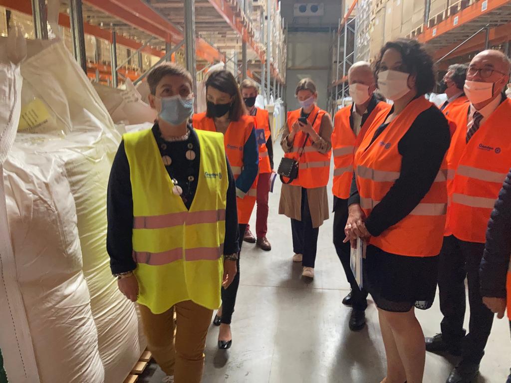 Brodin_Jones's tweet photo. 2/3 Le routes : priorité pour le #NordMayenne, territoire éloigné des grands axes. @lamayenne a pris en charge 15% du financement du contournement, faisant baisser la participation de #MayenneCommunauté à 10%. Les @paysdelaloire ont aussi ajouté 5% supplémentaires. Partenaires ! https://t.co/pHIvpuYyrS