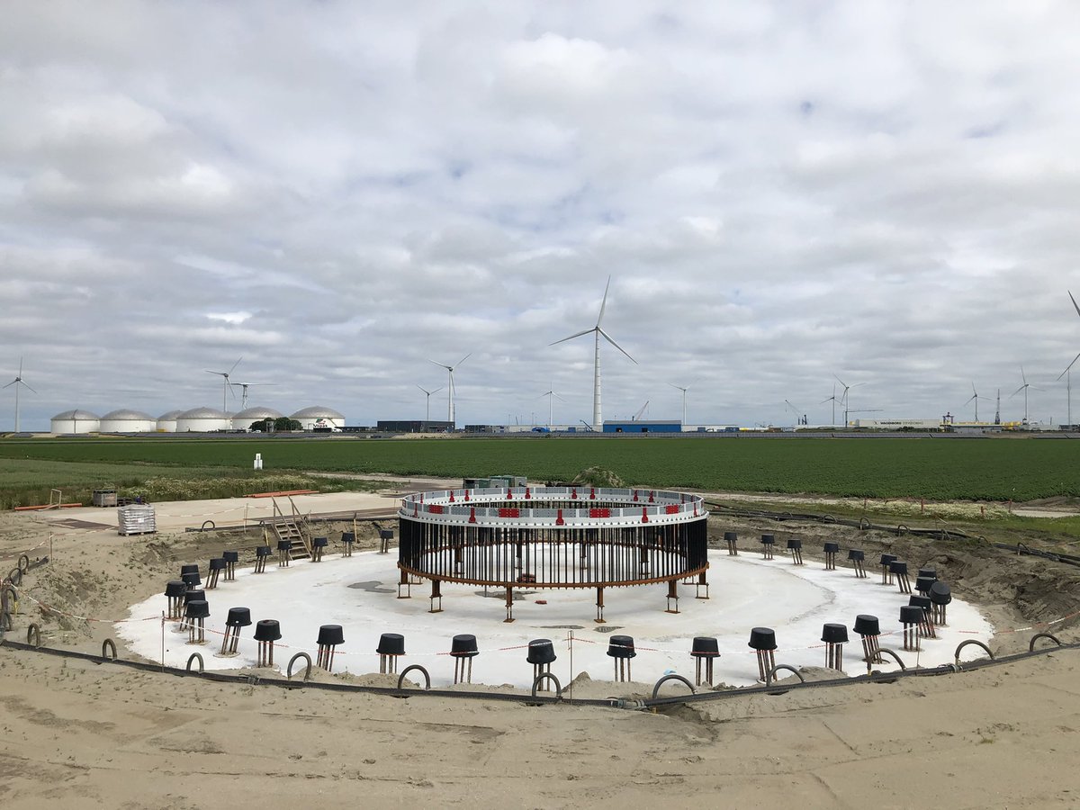 Windmolens schieten als paddenstoelen uit de grond in de <a href="/EDR_EU/">Eems Dollard Regio - Ems Dollart Region</a> <a href="/Eemshavenonline/">Eemshavenonline</a> maar die paddenstoelen hebben wel een stevig fundament👊🏻👊🏻👍🏻👍🏻👌🏻