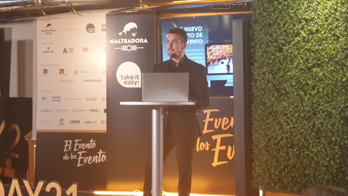DeuSens's tweet photo. 🤩 Ya tenemos a nuestro CEO, Álvaro Monzón, hablando sobre la #Hiperexperiencia aplicada a eventos y ferias, tanto online como offline, con el objetivo de despertar el efecto WOW entre el público. #MCDay21 https://t.co/lAatIXGa1I