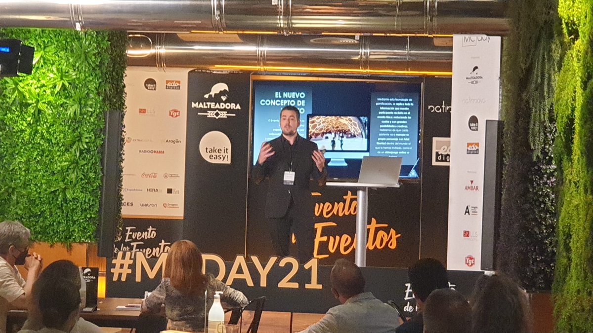 DeuSens's tweet photo. 🤩 Ya tenemos a nuestro CEO, Álvaro Monzón, hablando sobre la #Hiperexperiencia aplicada a eventos y ferias, tanto online como offline, con el objetivo de despertar el efecto WOW entre el público. #MCDay21 https://t.co/lAatIXGa1I