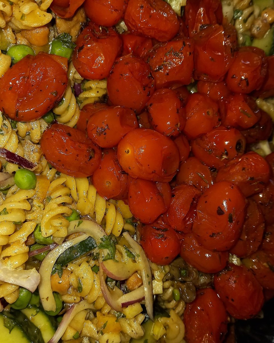 ChefRumbie's tweet photo. Pasta Salad - #chickpeas #snowpeas #buttonmushroom #chef #recipedeveloper #mealplanner #footography #picoftheday #souschef #scoffersgobag #scoffbag #togoordersavailable #africanchef #theartofplating #privatchef #madeinzimbabwe #scoffmaster #chefrumbie https://t.co/fi54XYHUGH