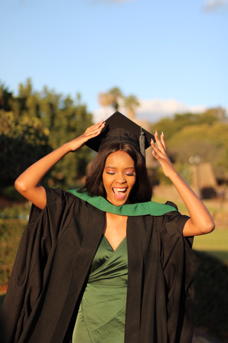 beingnale's tweet photo. Delayed post but this happened! I’m so grateful 🤍🥺. #Sciencegraduate #Graduation2021 #graduated #smu #proud #CelebrateMe https://t.co/gN356lrcFv