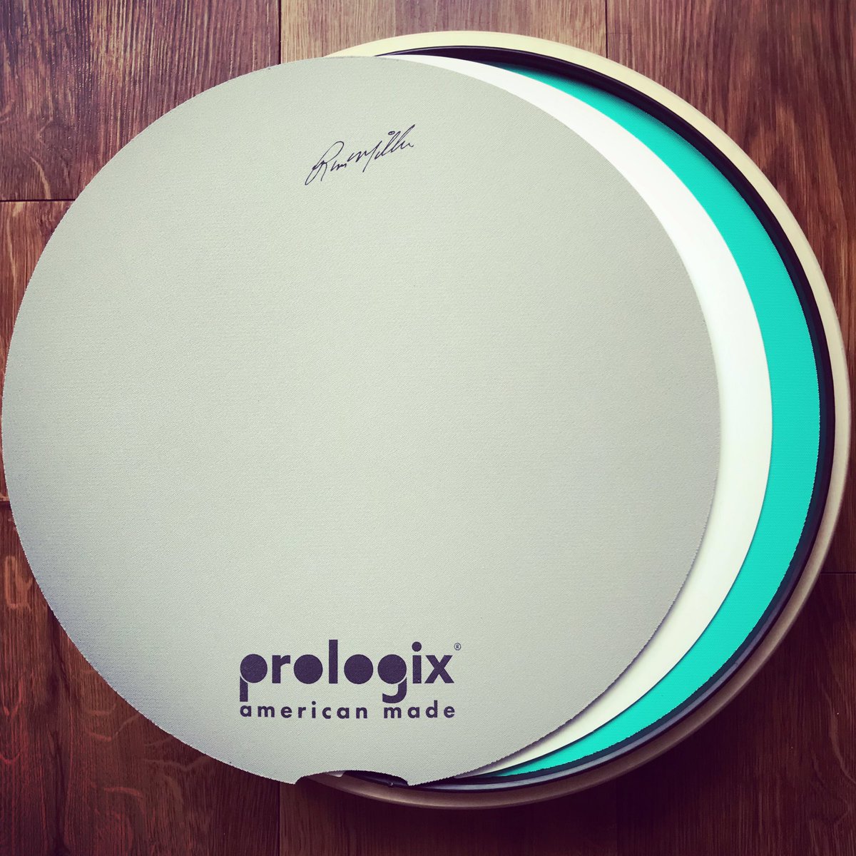 Another fantastic practice pad to add to my collection.
Thank you <a href="/prologixpads/">Prologix Percussion</a>. 🙏🏻

Here’s the <a href="/russmillerdrums/">Russ Miller</a> #ALLN1 signature pad which has interchangeable playing surfaces:
- The traditional green
- Textured insert for brushes
- Light resistance surface for more of a workout