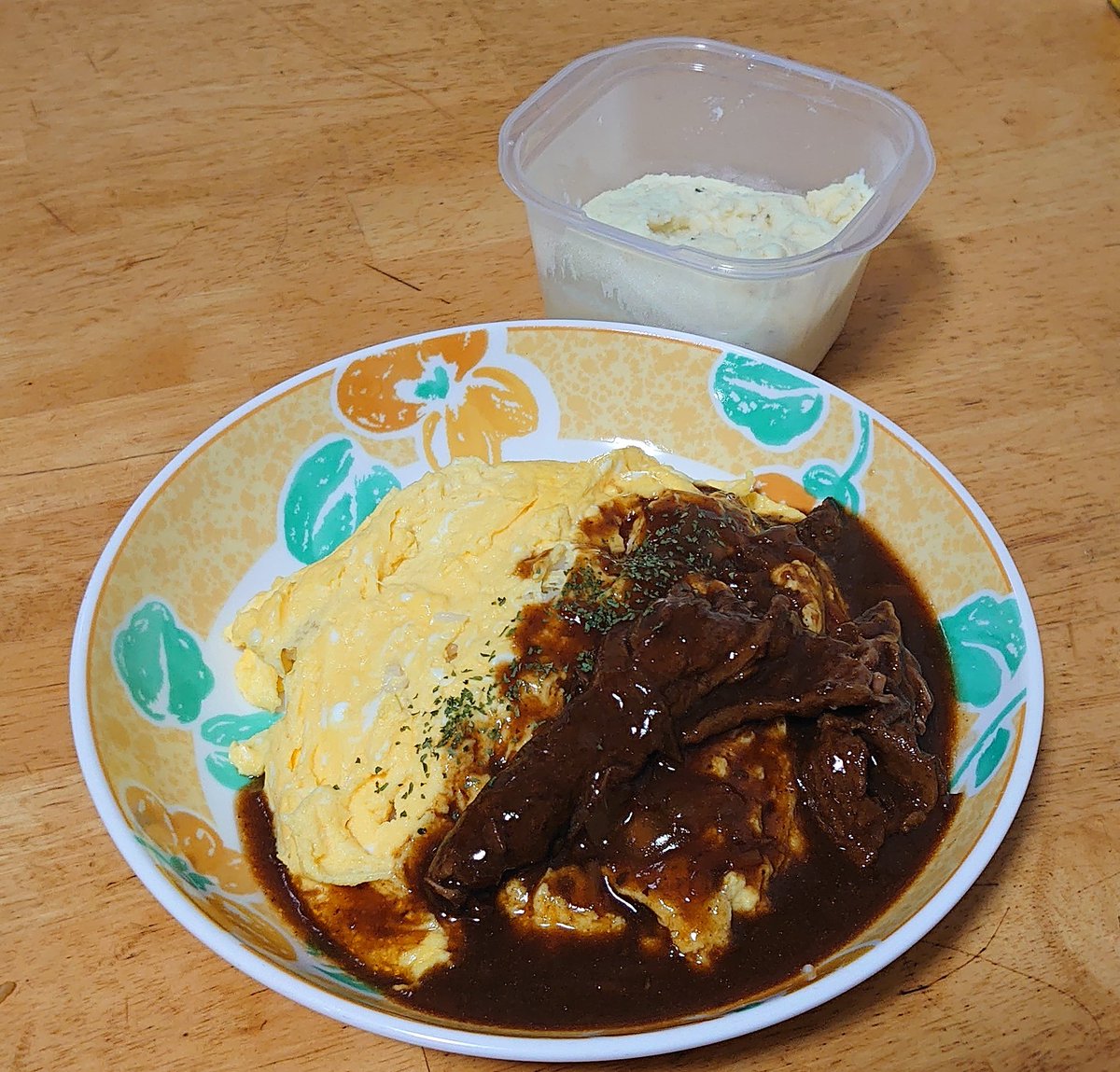 #お夕飯なのだ
マッシュポテトと
デミオムライス(風)なのだ！！！
ミスジがゴロンと入っているのだ