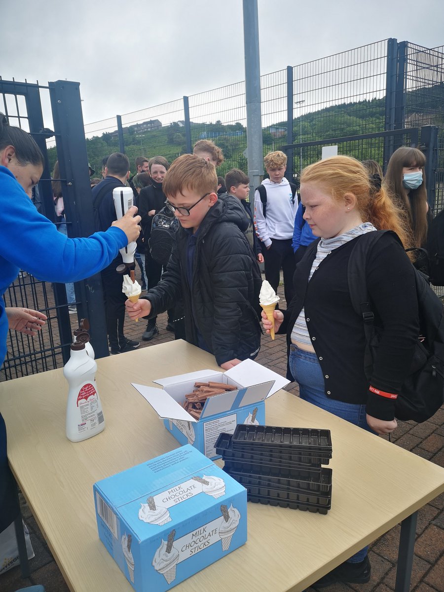 How else do you end this session than with an ice-cream van - lovely treat for the last day 🍦🍦🍦 @invacad #lastday #schoolsoutforsummer #weareinverclydeacademy