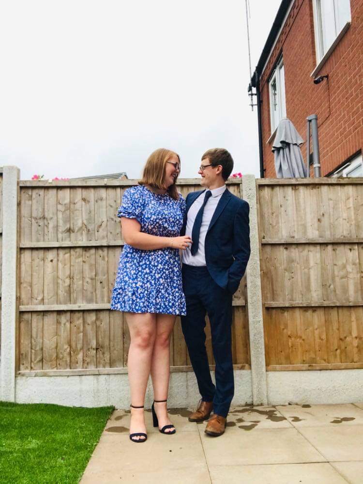 MissJessLee1999's tweet photo. When you can’t get to graduation, graduation comes to you 🥳🥰 @worcester_uni https://t.co/9EnaOUuK6E