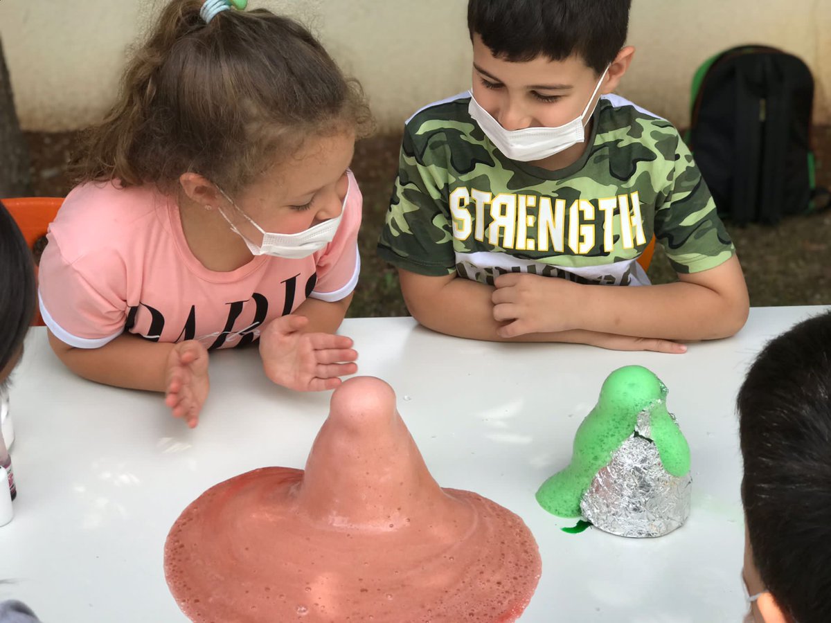 “Bir bilim insanı ne yapar” gözlemler, soru sorar, tahmin eder, deney yapar, kaydeder, sonuca ulaşır. Bilim insanları iş başında “köpüklü patlamalar” deneyi ile bazı asit karışımlarının sonucunu keyifle gözlemledik.  <a href="/DogaOkullari/">Doğa Koleji</a> <a href="/aligundogdu44/">ALİ GÜNDOĞDU</a> <a href="/muratyos/">murat yöş</a> <a href="/GuldenOnat/">Gülden ONAT</a> <a href="/IzgiYelda/">Yelda izgi</a>