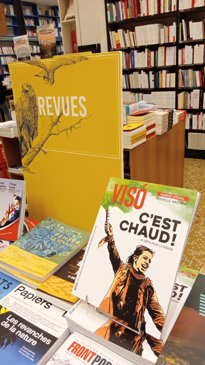 SantosSainzM's tweet photo. Un grand plaisir de retrouver ce matin notre @VisoMag chez @librairiemollat 
Une édition spéciale consacrée aux enjeux de la #NouvelleAquitaine
 et réalisée par la spé presse écrite/multimédia de l'@IjbaOfficiel @UBMontaigne #journalisme #Regionales #rechauffementclimatique https://t.co/6I6lNTJBJ0