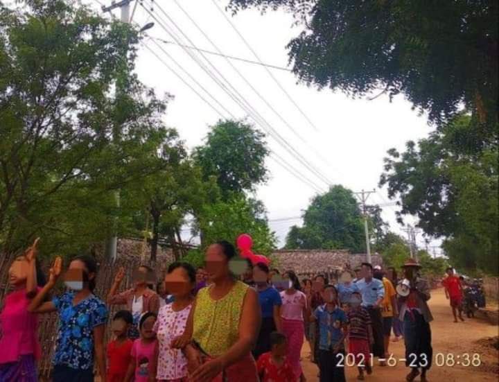 People from #Myaing's Basic Education General Strike Committee and northern zone of Myaing tsp protested together on the morning of June23 in opposing the military dictatorship.
#June24Coup #AuspiceRefugees 
#WhatsHappeningInMyanmar