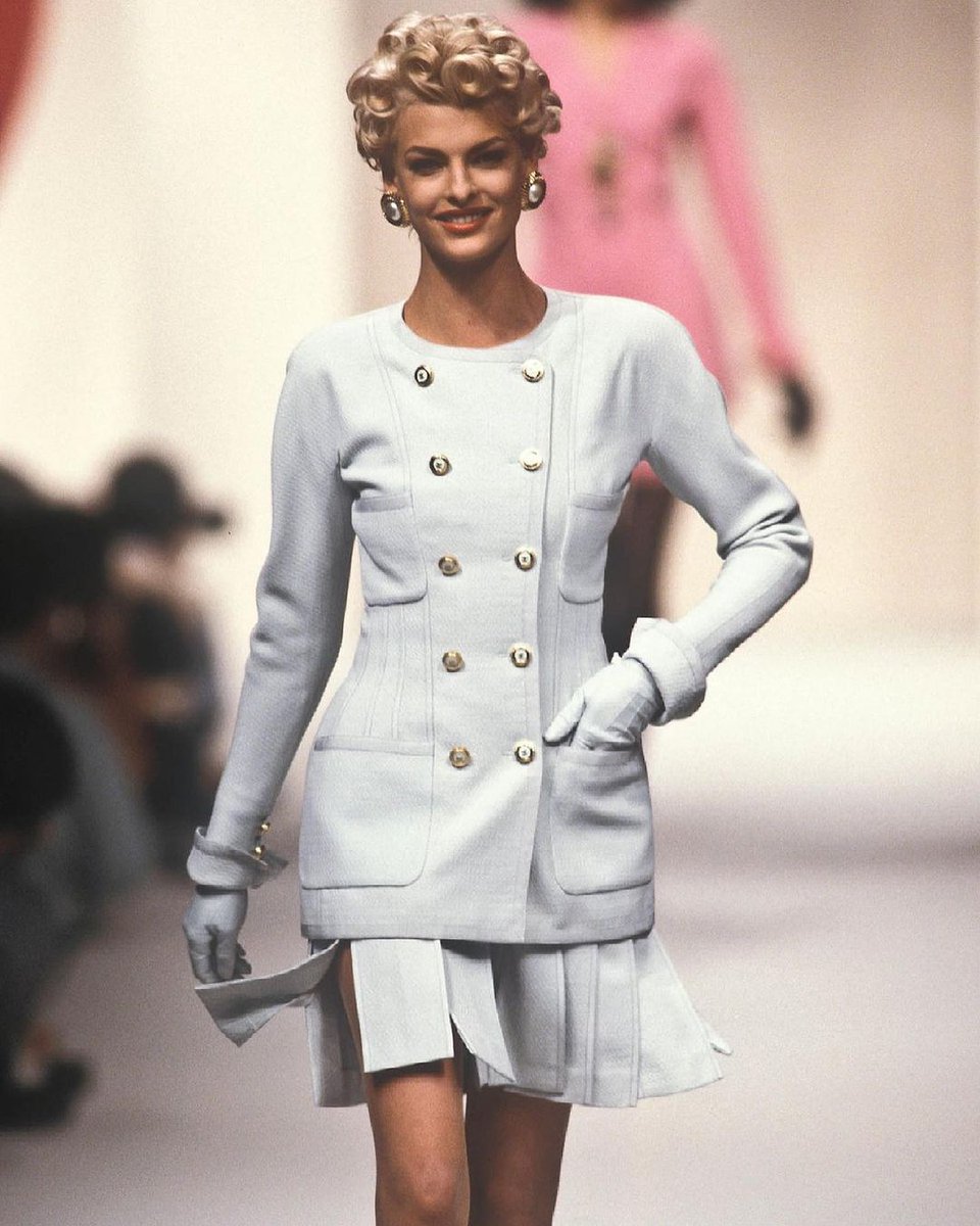 Models 1 on X: A look back at @CHANEL Spring/Summer Haute-Couture 1991  with Linda Evangelista and Kristen McMenamy.  / X