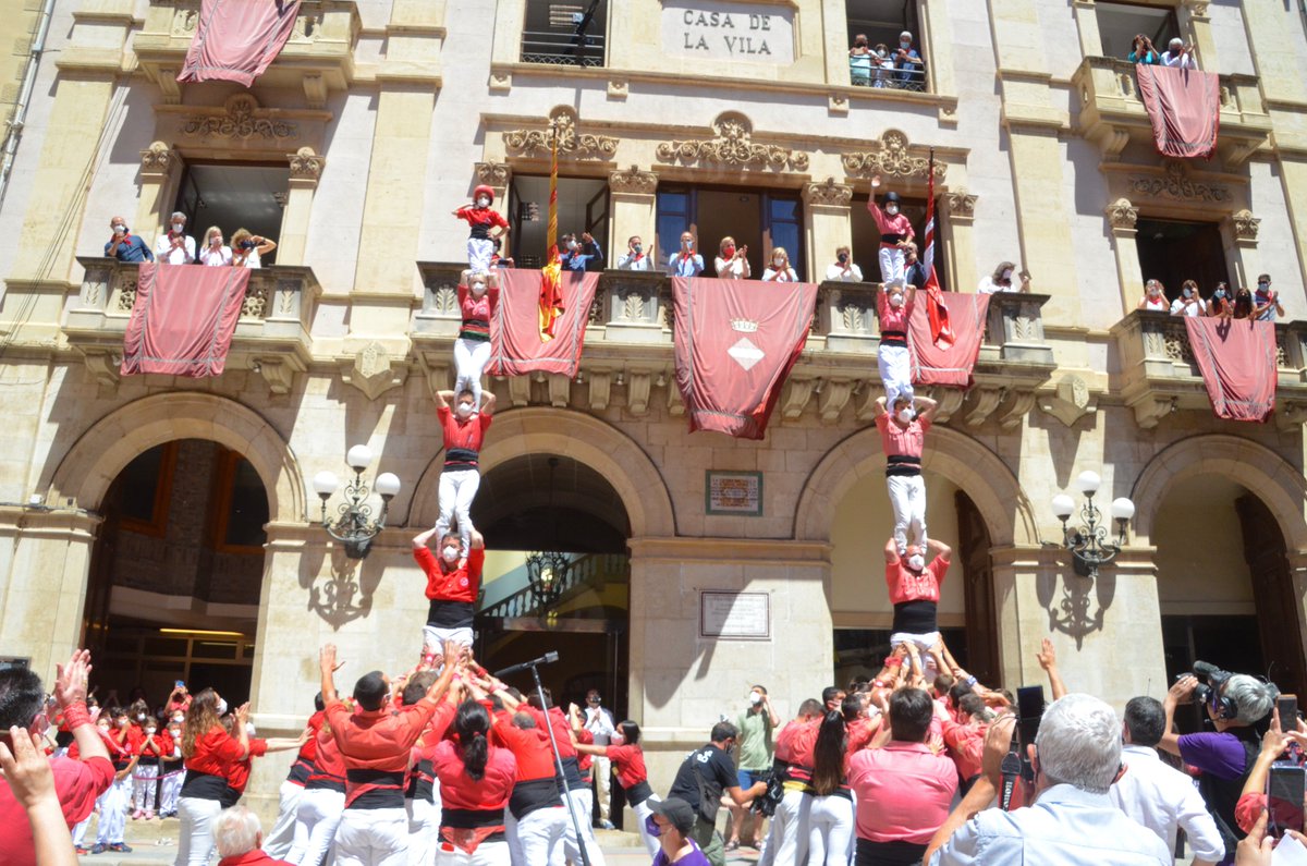 elvallenc's tweet photo. Emotiu retorn dels Xiquets de #Valls a la plaça del Blat.
🔗https://t.co/ibQLc1AKHz #castellers #CollaVella #CollaJoves https://t.co/qjGHufd7MQ