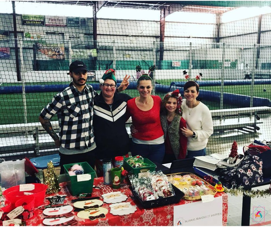 MakingAlways's tweet image. Throwback Thursday! Throwing it back to our first Christmas on The Field back!  Remember we are Always Making it Happen! 😉

Sometimes a touch from someone who cares about your vision is all you really need!
540-429-9403
alwaysmakingithappen.com