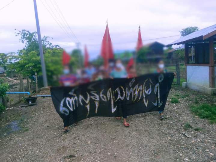 don_msi's tweet photo. Scenes of local people protesting against the military dictatorship on June23 in #Thalin village, #Gangaw Township, #Magwe tsp.
#June24Coup #AuspiceRefugees 
#WhatsHappeningInMyanmar https://t.co/gH6H1N8ZIG