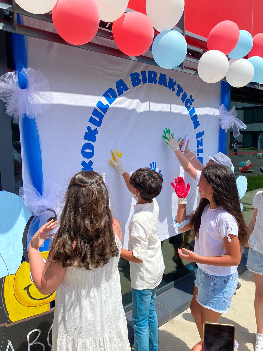 mturanoznacar's tweet photo. Yaşasın! 5. Sınıf Olduk!
Ortaokula Merhaba🧿

BK Ömerli Kampüsü İlkokul 4. sınıf öğrencilerimizin yıl sonu “Ortaokula Geçiş Bahar Şenliği” büyük coşkuyla tamamlandı🎈
🎈🧿🎈🧿🎈🧿🎈🧿🎈🧿🎈🧿 https://t.co/Wdp7lr0L7l