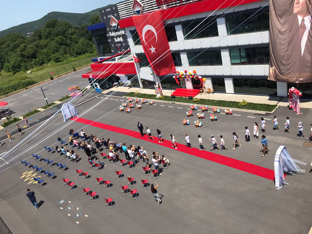 mturanoznacar's tweet photo. Yaşasın! 5. Sınıf Olduk!
Ortaokula Merhaba🧿

BK Ömerli Kampüsü İlkokul 4. sınıf öğrencilerimizin yıl sonu “Ortaokula Geçiş Bahar Şenliği” büyük coşkuyla tamamlandı🎈
🎈🧿🎈🧿🎈🧿🎈🧿🎈🧿🎈🧿 https://t.co/Wdp7lr0L7l
