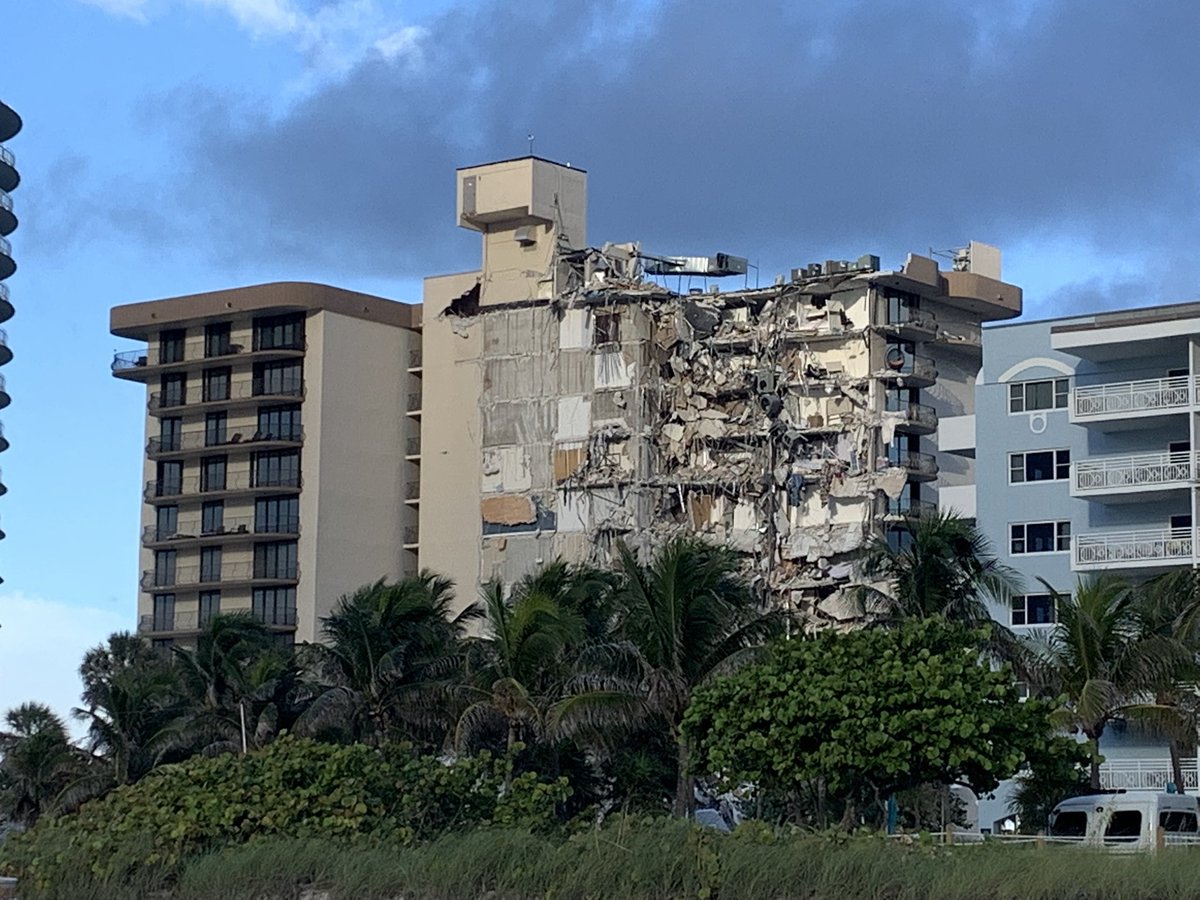 pablo71v's tweet photo. Buen día a todos.
A tres cuadras de donde estamos parando se derrumbó un edificio.
Un horror 🙏 increíble. https://t.co/qiqEFlxNtX
