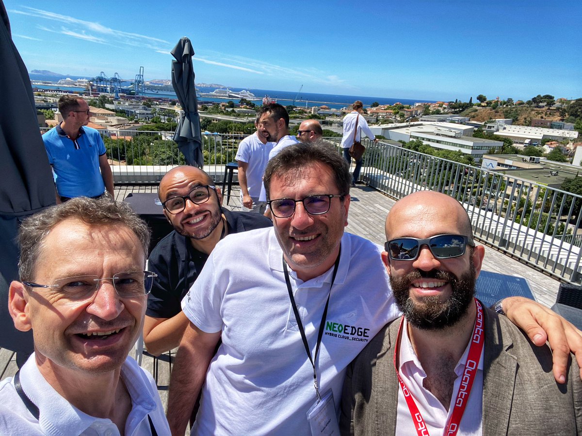 aOSComm's tweet photo. Superbe pause sur les toits #aMSMarseille https://t.co/F1t61EdeS7