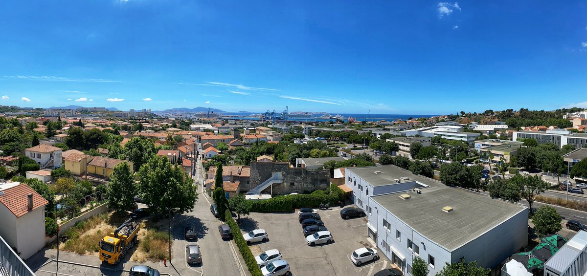 aOSComm's tweet photo. Superbe pause sur les toits #aMSMarseille https://t.co/F1t61EdeS7