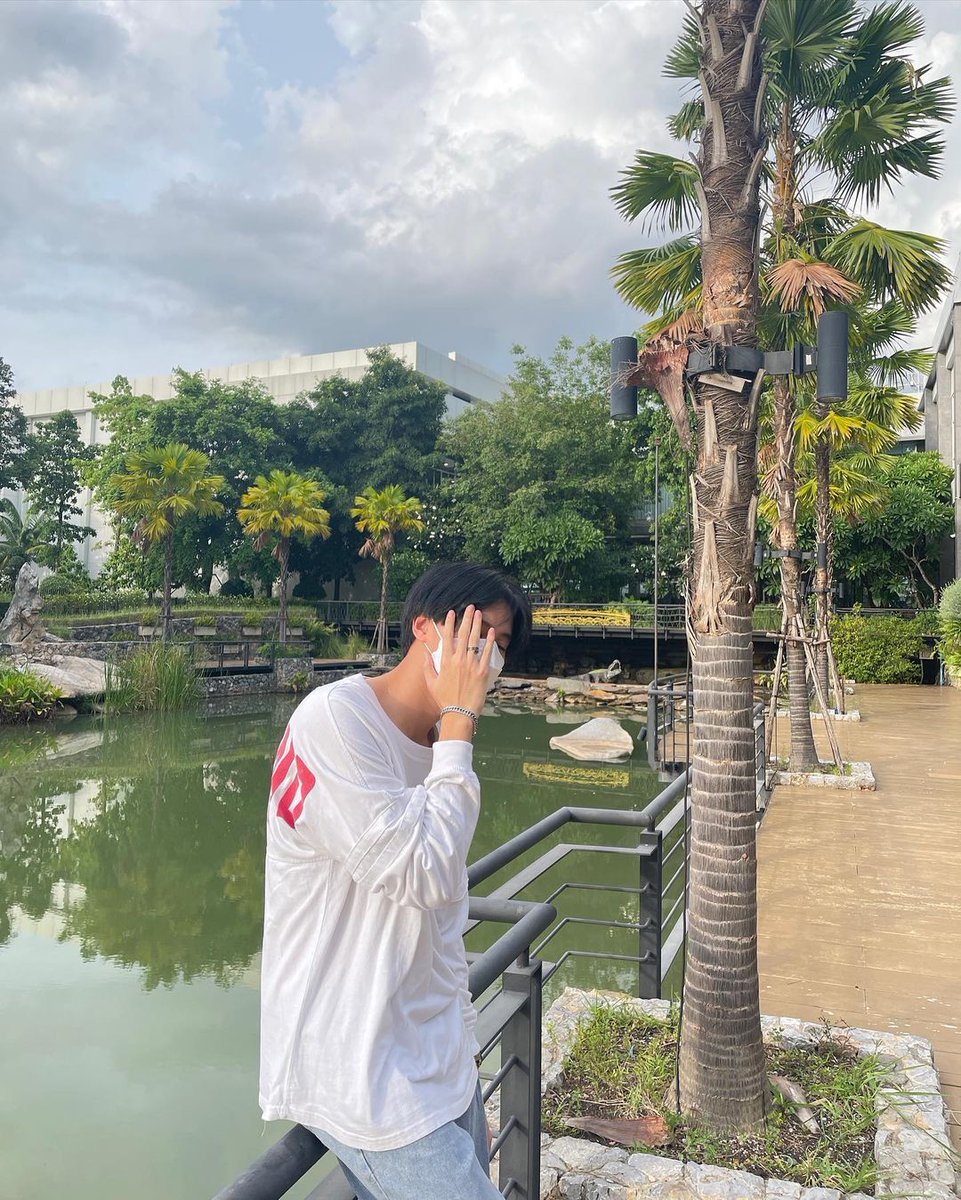 ดูแลตัวเองดีๆนะคนที่อยู่ทางนั้น คนทางนี้ยังคิดถึงกันเหมือนอย่างเดิมไม่เคยเปลี่ยน (เบื่อเพลงนี้ยัง😂)
Ig.update @ its.combat
instagram.com/its.combat?utm…
<a href="/CombatPanumas/">ItsCombat</a>
#its_combat 
#STMDthailand 
#CombatMyLove💓
