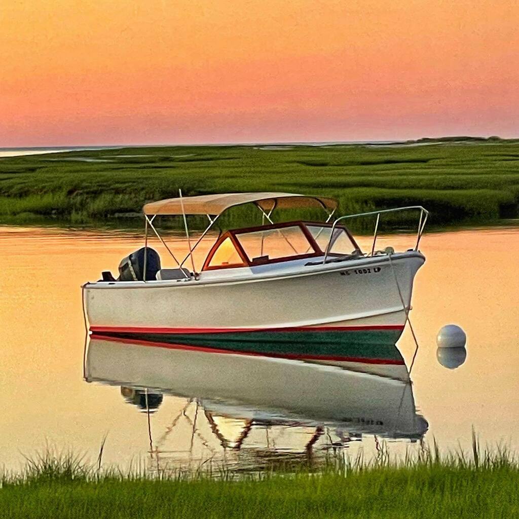frankruel2's tweet image. Boat moored on beautiful Mill Creek Yarmouthport.  #reflection #capecodimages #boatview instagr.am/p/CQgCPp1H0vX/