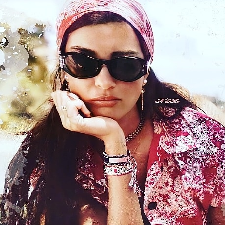 Nataly_564's tweet photo. TUBA - shocks, amazes, inspires 🖤🔥🖤
#TubaBuyüküstün #TubaBuyukustun #cesurvegüzel #cesurveguzel #CeSuh #Dioriviera #Dior #Hello17 #hellodergisi #Mavi https://t.co/9jYbR471Re