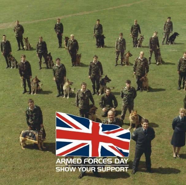 … back in the day… I look younger than Chesney Hawkes..! 😎
#Veterans 🇬🇧
#militaryworkingdogs 👍🏻🐾
