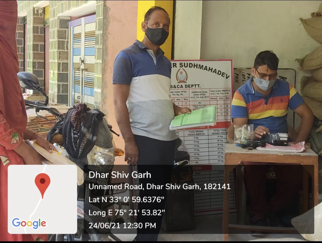 AD_FOOD_UDH's tweet photo. Distribution of PMGKAY and NFSA ration to the beneficiaries in different areas of the District Udhampur https://t.co/mzUHWB19Sb