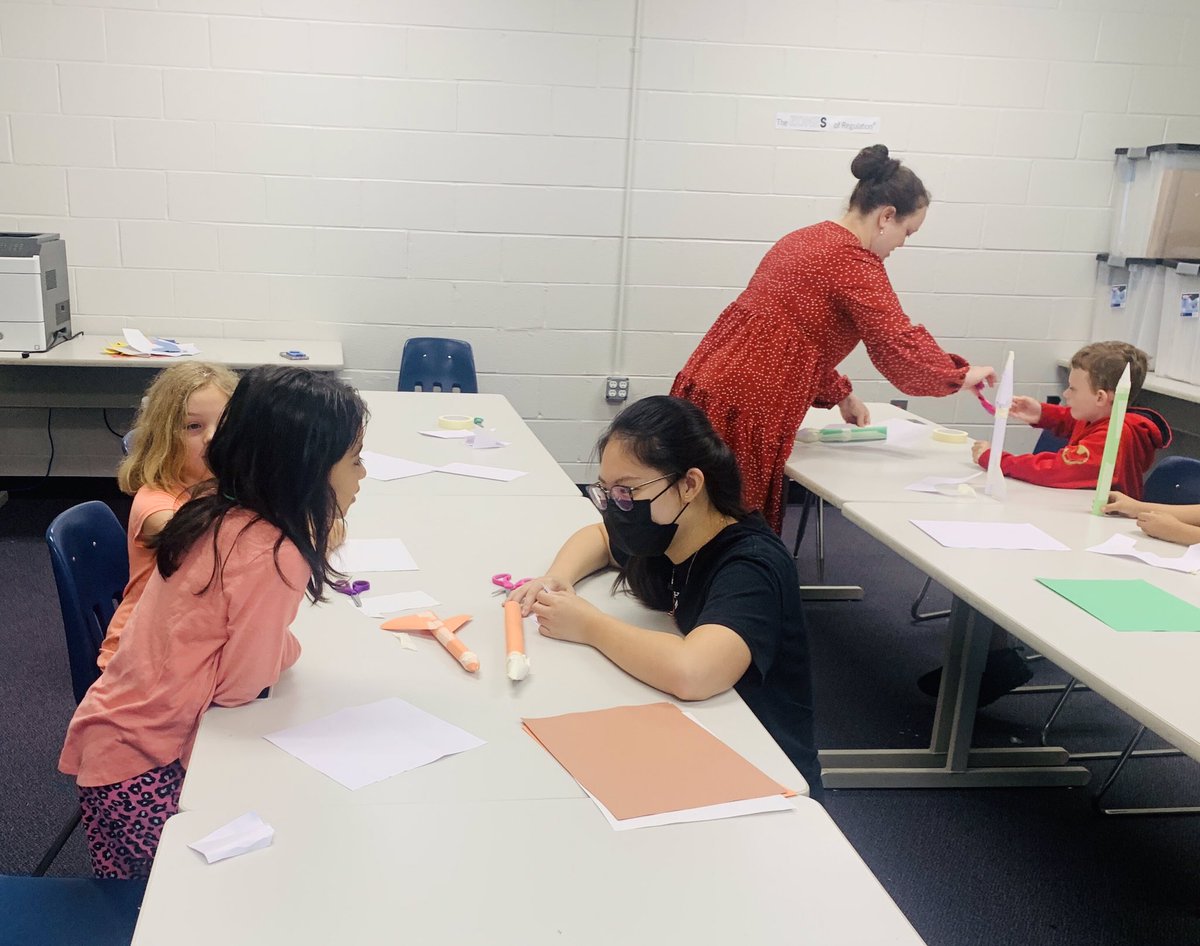 BarrowWBL's tweet image. Had a great time teaching our elementary students the Engineering Design Process! Thank you to our Engineering students for their help! @OCS_CTAE @BradleySayers2 @MBES_Eagles #rocketdesign #STEM