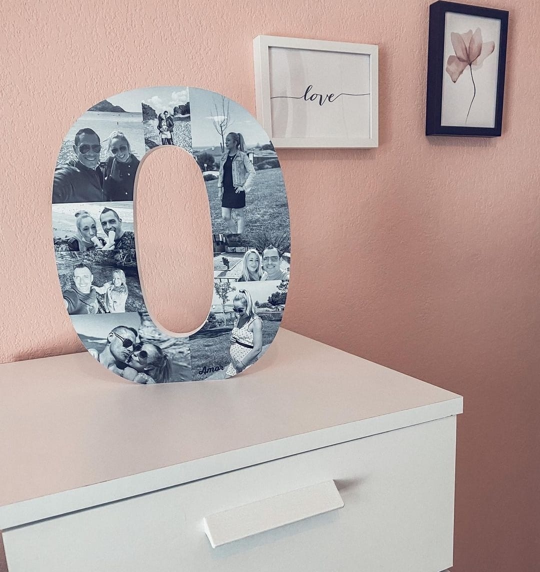 picletters's tweet photo. Nos encanta como quedó en casa ✨

____
En la imagen:
‘Número con fotografías’ 40 cm.
Encuentra el vuestro en https://t.co/I1dH67wjr8 https://t.co/ogZ8dHgDQv