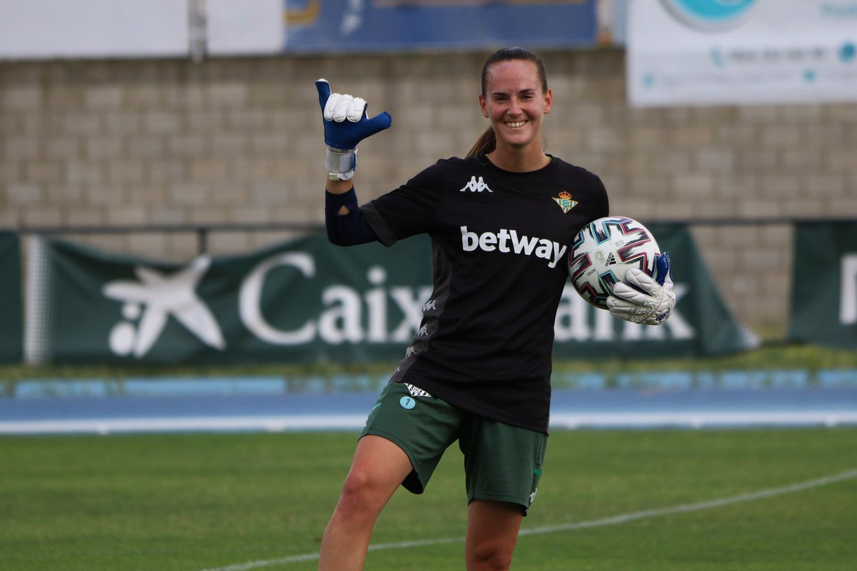 FutbolisticasES's tweet photo. ⚡ El ⚽ no para en la #PrimeraIberdrola y todos los conjuntos se siguen entrenando de cara a la ultima jornada 💪🏽

📸 #LUDFem #RealBetisFem #UDGTenerife https://t.co/n2jmET53fT