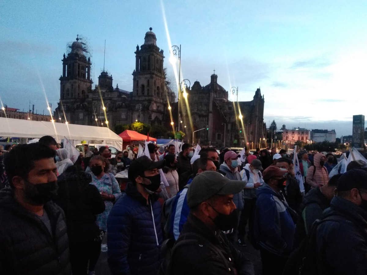 MProdemocratico's tweet photo. SE INSTALA EL PLANTÓN EN EL ZÓCALO #CDMX ¡La Lucha magisterial vive! #ReconocimientoIPCES #PagoÍntegroADocentesEventuales  #CNTE #MMCRE #SEI #RUA #UJR @Edomex @delfinagomeza @Ecatepec @DGENedomex @alfredodelmazo https://t.co/ow8vPYyXmC