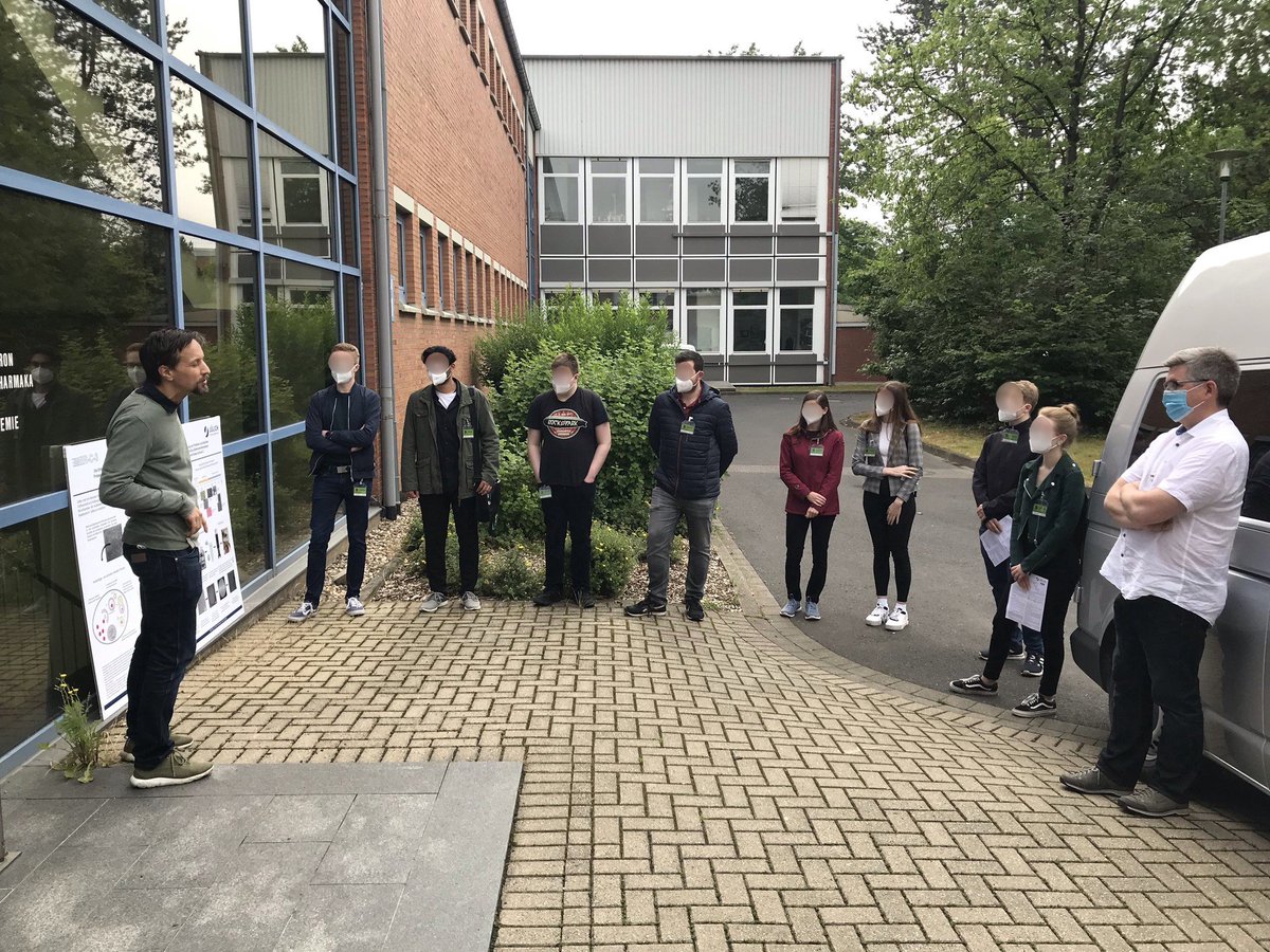SachseGroup's tweet photo. We were happy to show students from @HHU_de and @RWTH our institute and all the exciting equipment here #cryoEM #VitroJet #Vitrobot https://t.co/zujPYW2mqU