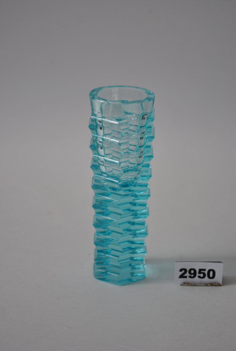 Стакан остается. Задачки со стаканами. На столе стояли три стакана с вишней. Стеклянные фаллоиметатор. Опыты с сахаром.