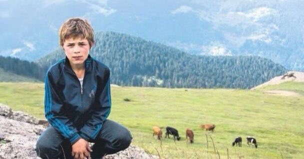 OrtaAsyaDunyasi's tweet photo. Yüzünden Anadolu insanının saflığı, temizliği, dürüstlüğü akan; devletine, milletine bağlı gariban bir ailenin evladı; Eren Bülbül... 

#İyikiVarsınEren
İyi ki varsın al yanaklı çocuk… https://t.co/Pr6Gl4tbjk