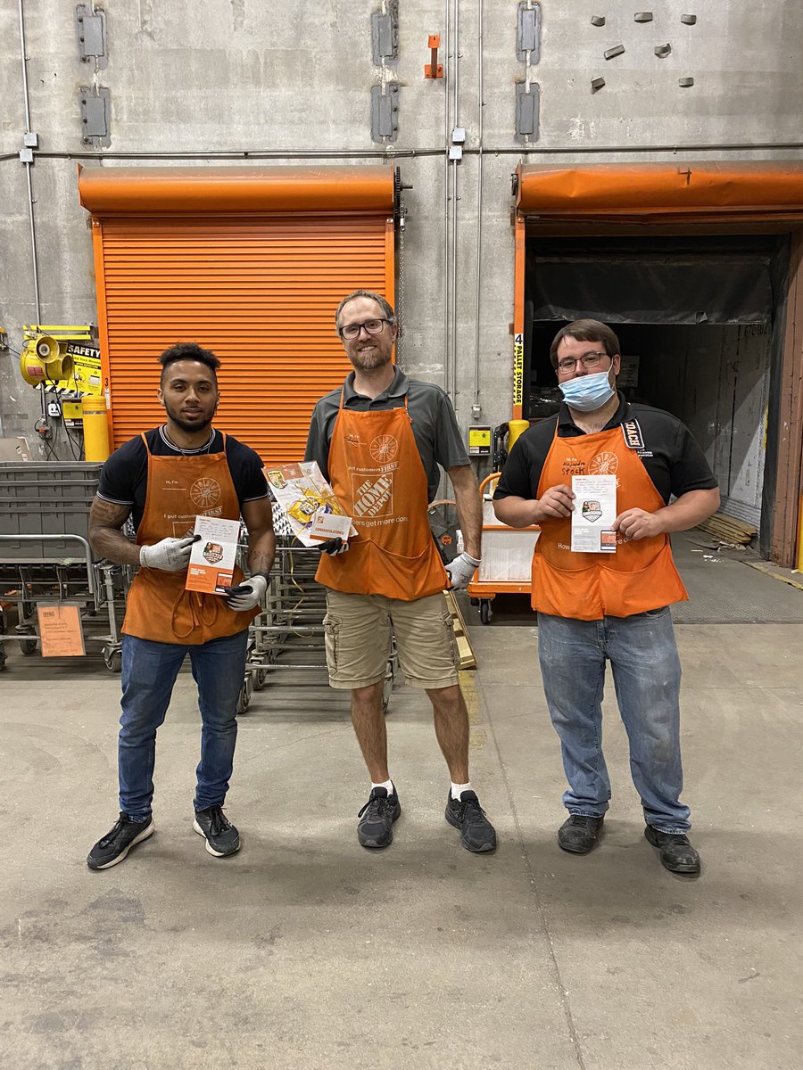 SamerAhmadTHD's tweet photo. Had the opportunity to celebrate the milestones of three freight team associates. Darion with a bronze, Shane with gold and Alex with his platinum. Shane was also one of our store nominees for the Golden Apron and I was excited to give him his recognition for that as well!! https://t.co/V013gmuLiB